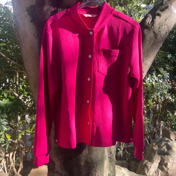 空气层显瘦休闲短款针织上衣