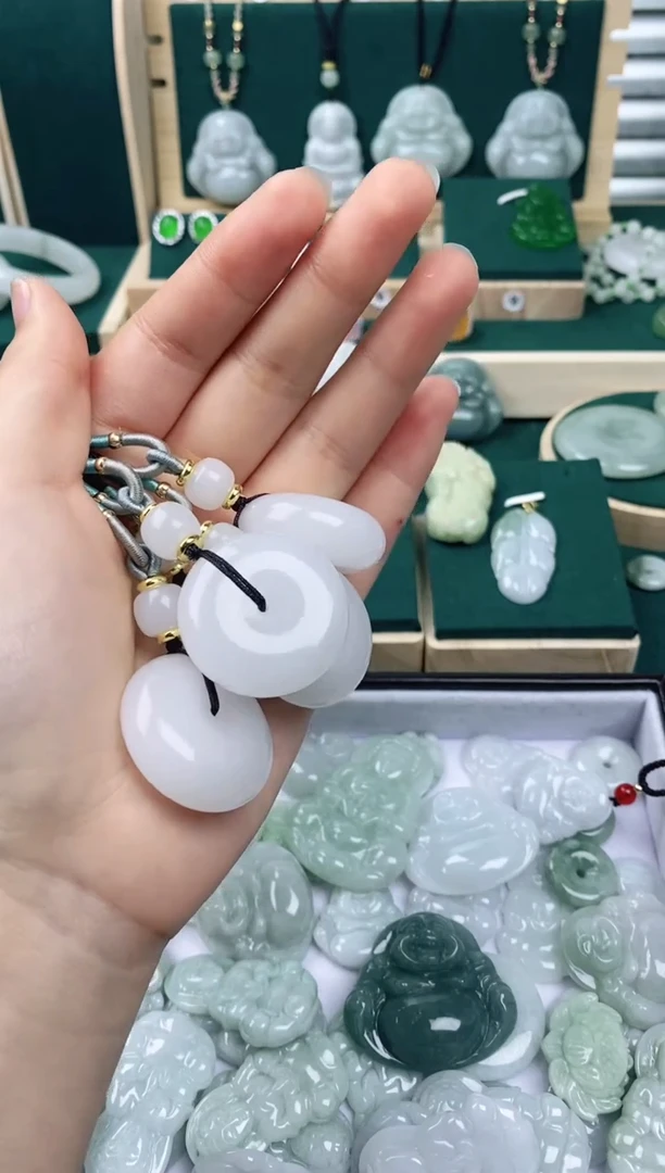 【闪购商品】石英质玉（金丝玉）颈饰未镶嵌平安扣（多样性发货发其一）