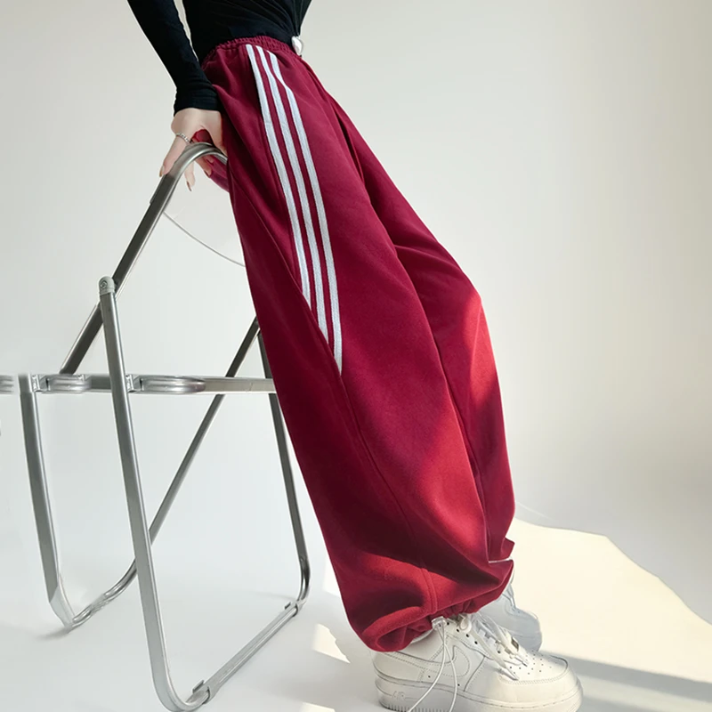 红色运动裤女春秋季2025新款宽松直筒高腰休闲美式阔腿三条杠卫裤