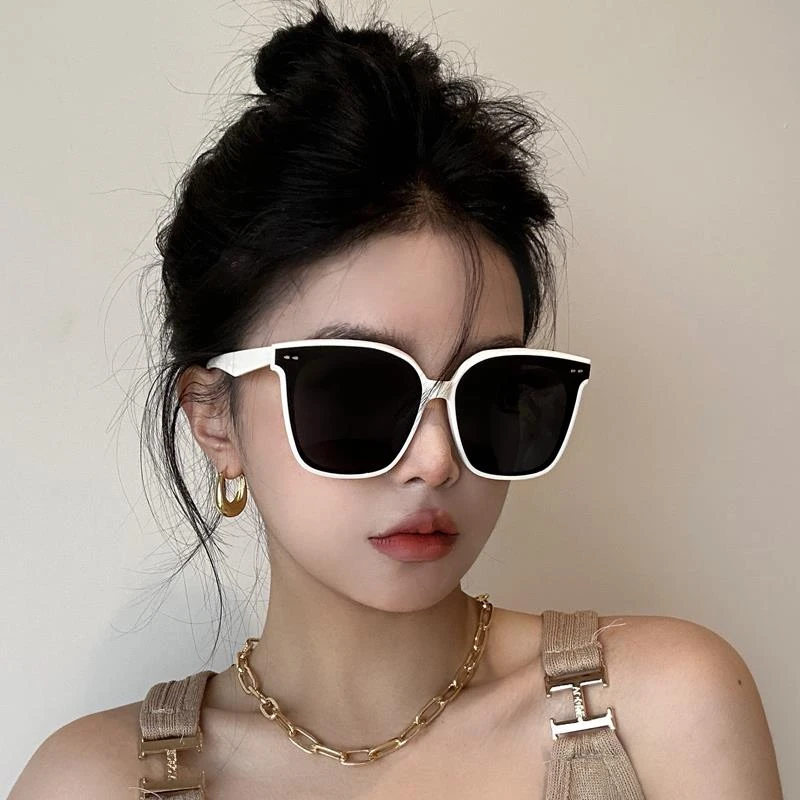 白色边框墨镜女款高级感显脸小2024新款女夏季方圆脸海边旅游拍照