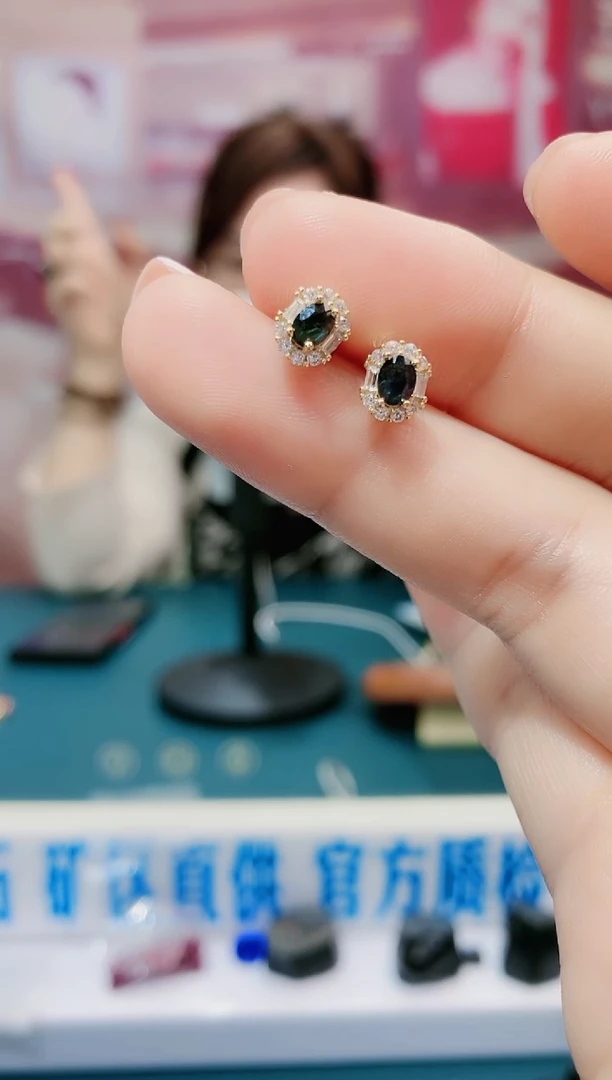 【闪购商品】蓝宝石耳饰银S925镶嵌一对