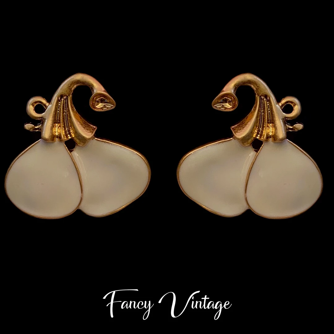 铜合金耳饰 中古 轻奢时尚气质优雅百搭小众高级感白色银杏叶耳饰