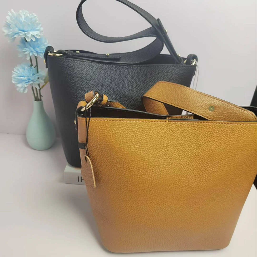 新款经典潮流时尚百搭真皮气质轻奢休闲简约小众女士斜挎包5004