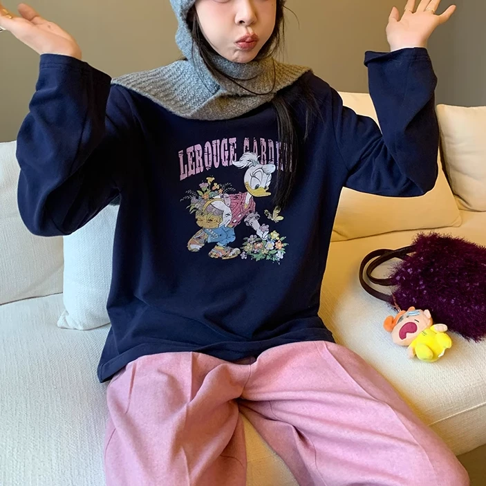 周美美 来亿点卡通圆领藏蓝色磨毛唐老鸭印花套头长袖T恤