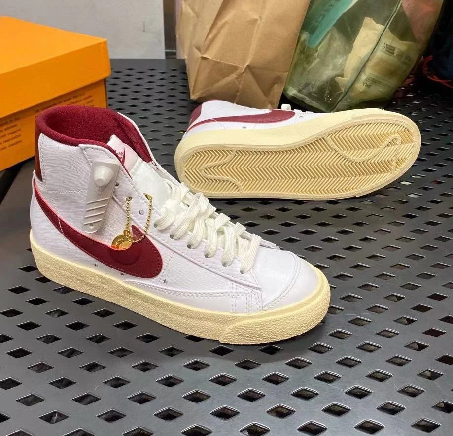 【断码清货】耐克 Blazer Mid ‘77 女子酒红色休闲板鞋DV7003-100