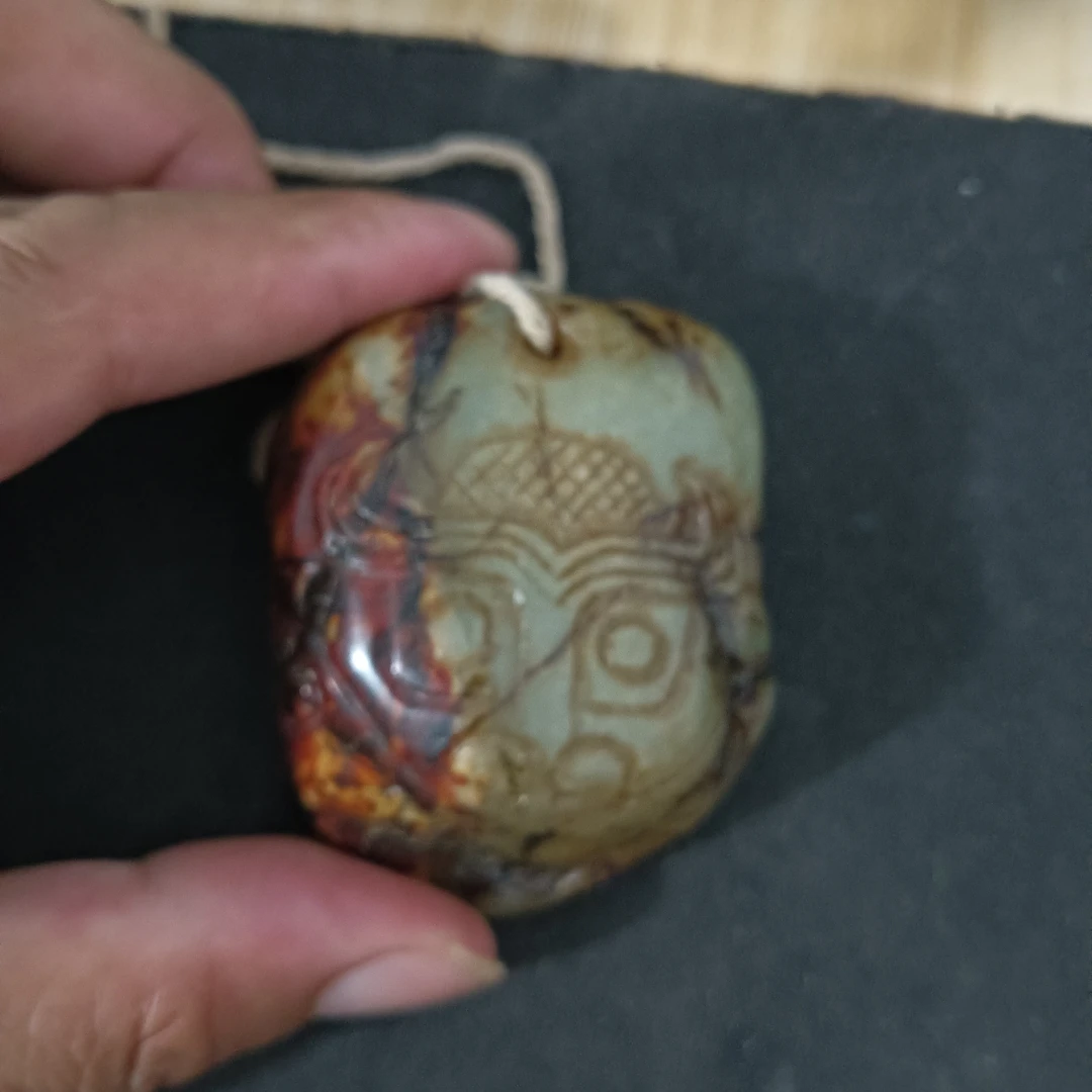 新疆和田玉原石手把件