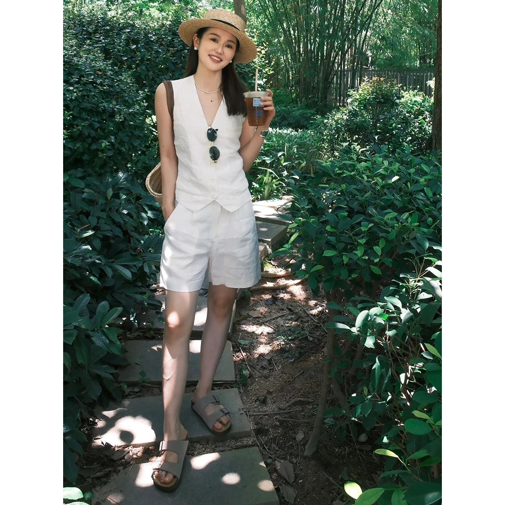 老钱风白色马甲套装女夏2025新款时尚干练气质无袖上衣短裤两件套