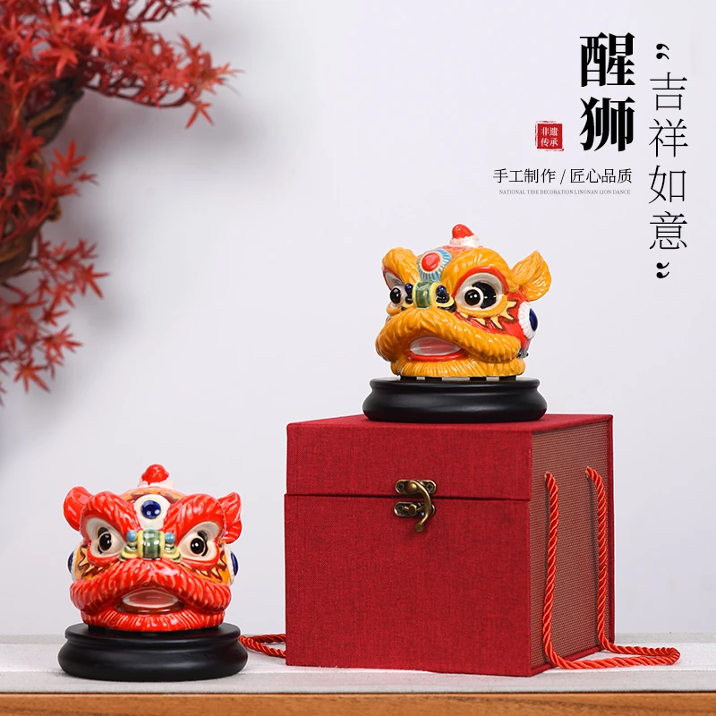 石湾陶塑醒狮摆件国潮舞狮佛山文创狮头陶瓷工艺品客厅家居饰品