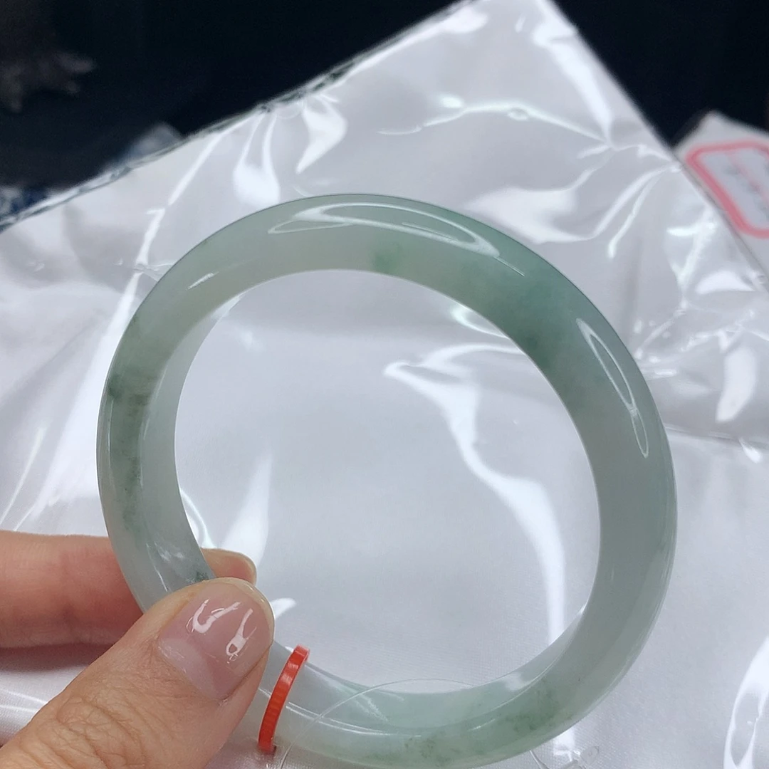 翡翠手镯未镶嵌55圈
