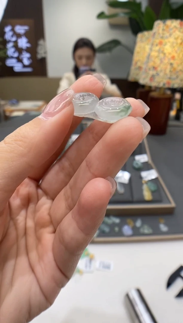 【闪购商品】翡翠颈饰未镶嵌平安扣一对