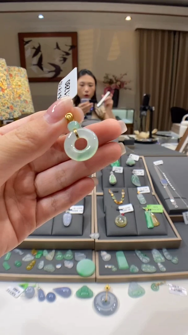 【闪购商品】翡翠颈饰18K金镶嵌甜甜圈