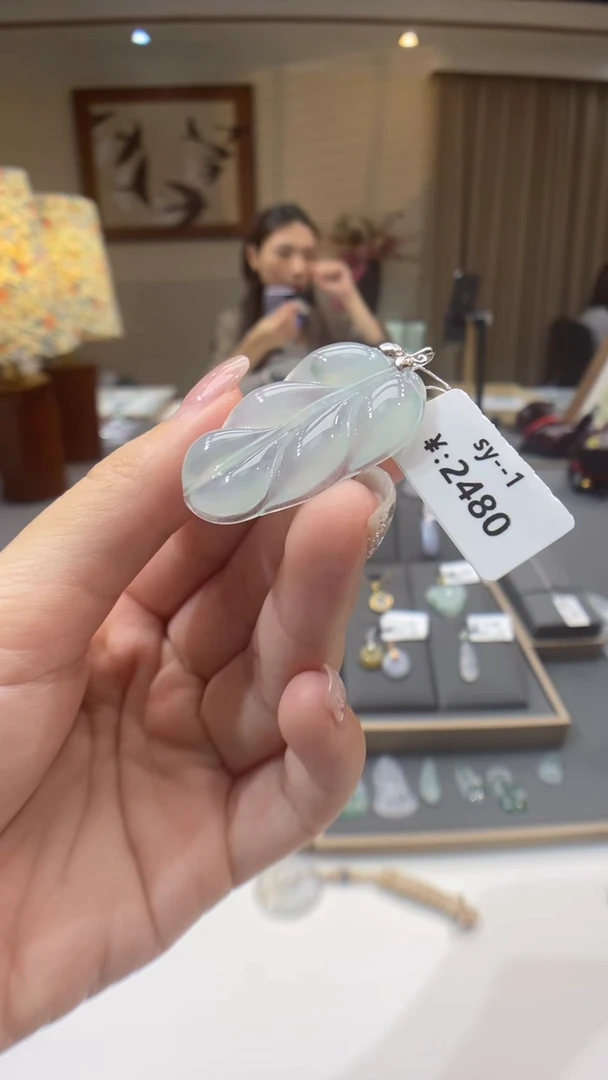 【闪购商品】翡翠颈饰18K金镶嵌叶子
