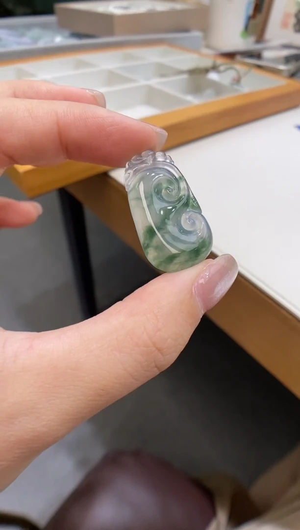 【闪购商品】翡翠颈饰未镶嵌如意