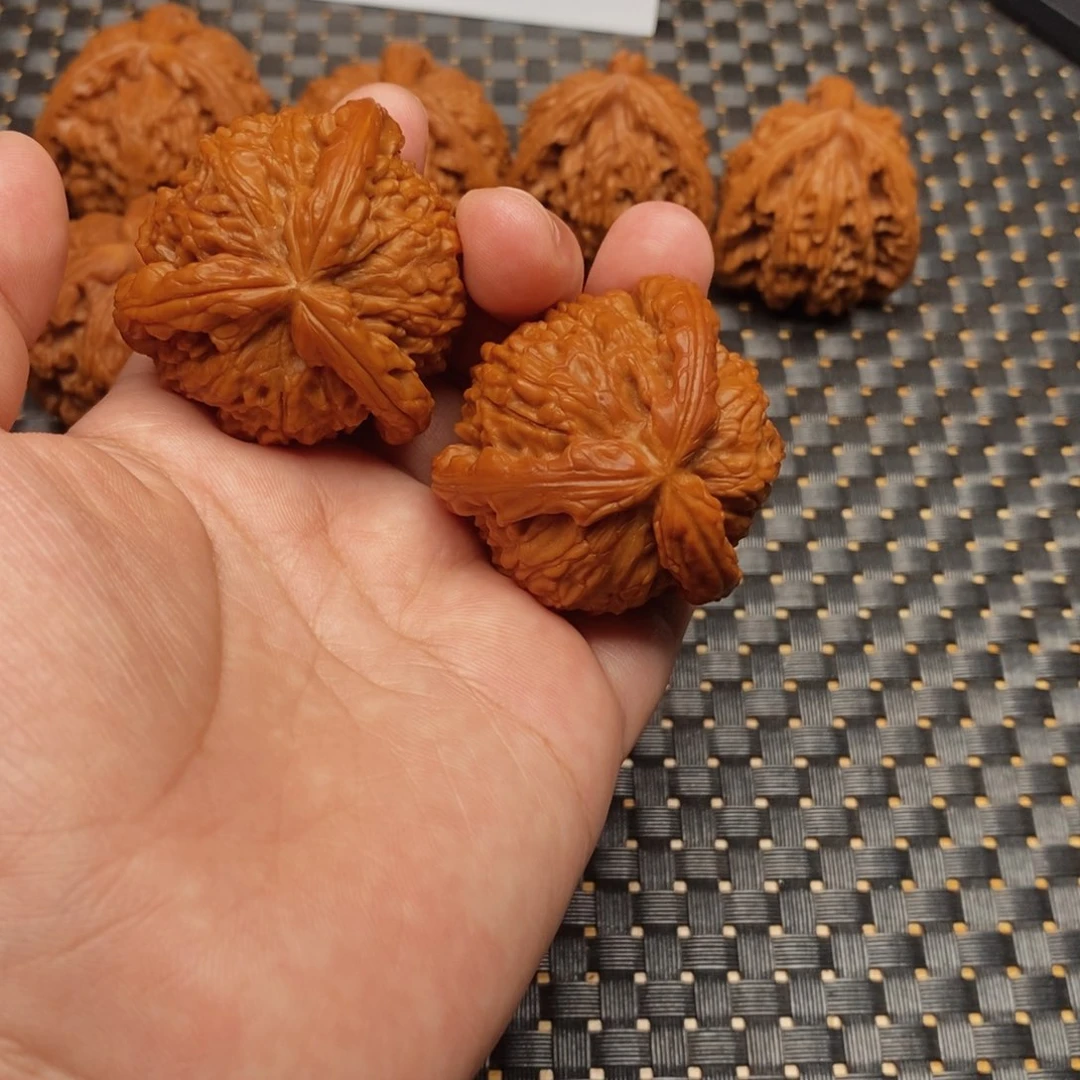 【闪购商品】文玩核桃吊坠！精工修复白奔42