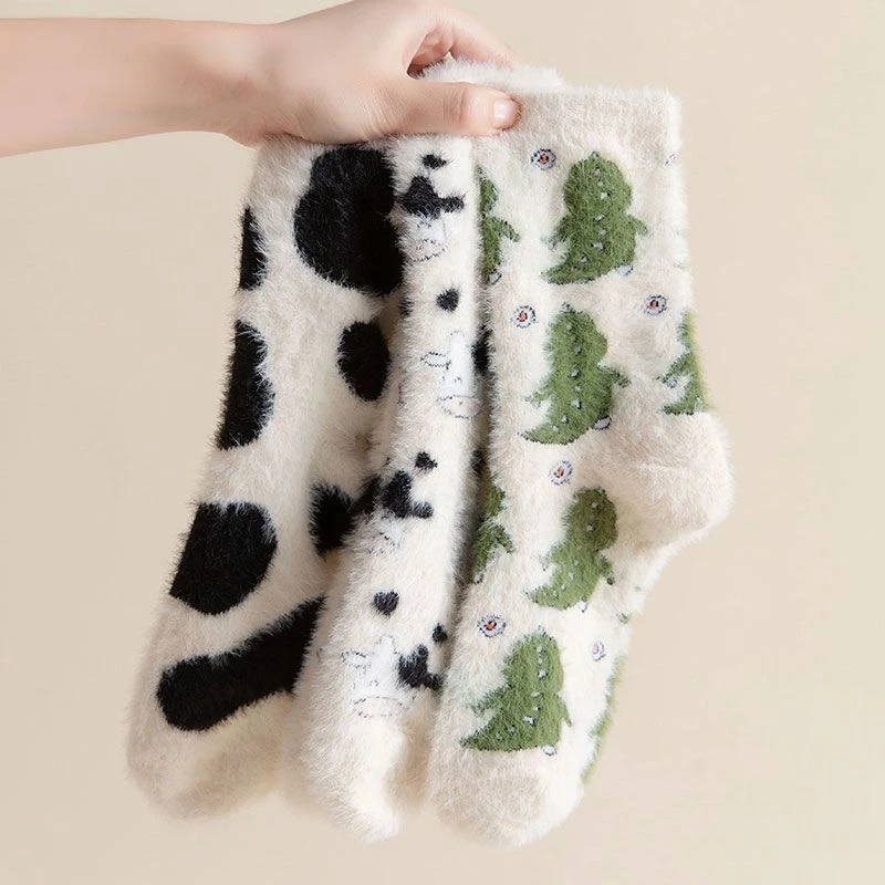 秋冬水貂绒袜子女奶牛斑点居家可爱少女地板袜月子袜
