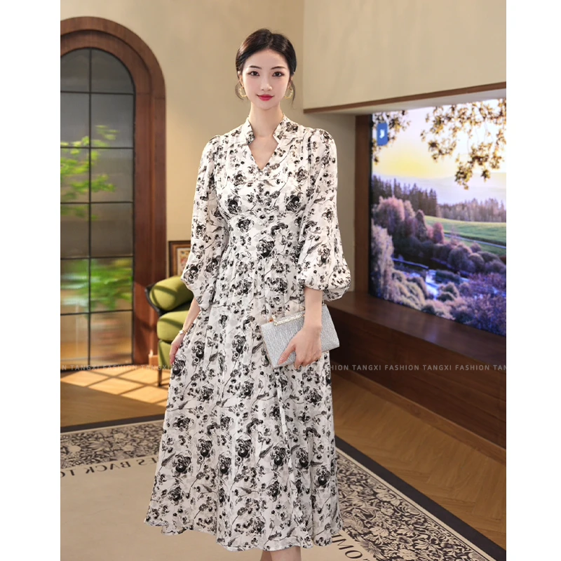 现货2025秋季新款【1626】气质小众桃心领设计感长袖收腰显瘦连衣裙