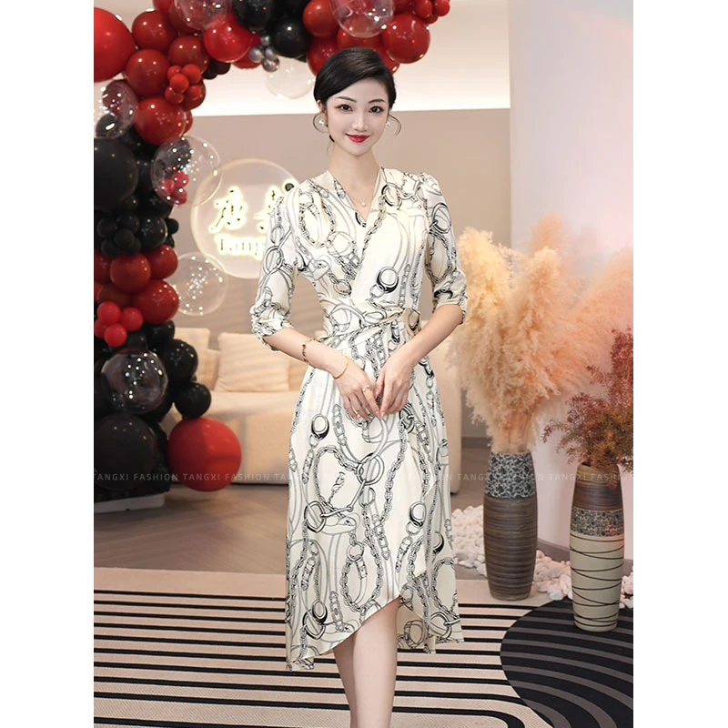 现货2025夏季新款【1754】气质高级感小众V领褶皱设计收腰a字连衣裙