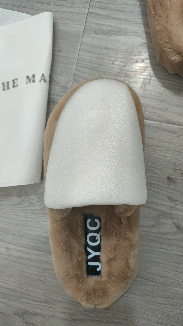 时尚潮流字母毛毛拖