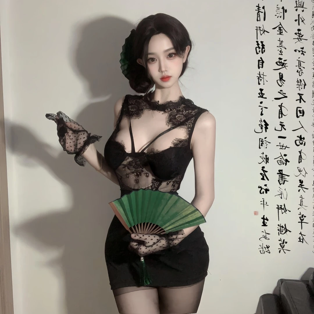 纯欲性感辣妹包臀短裙气质低胸v领镂空蕾丝拼接设计感小众连衣裙