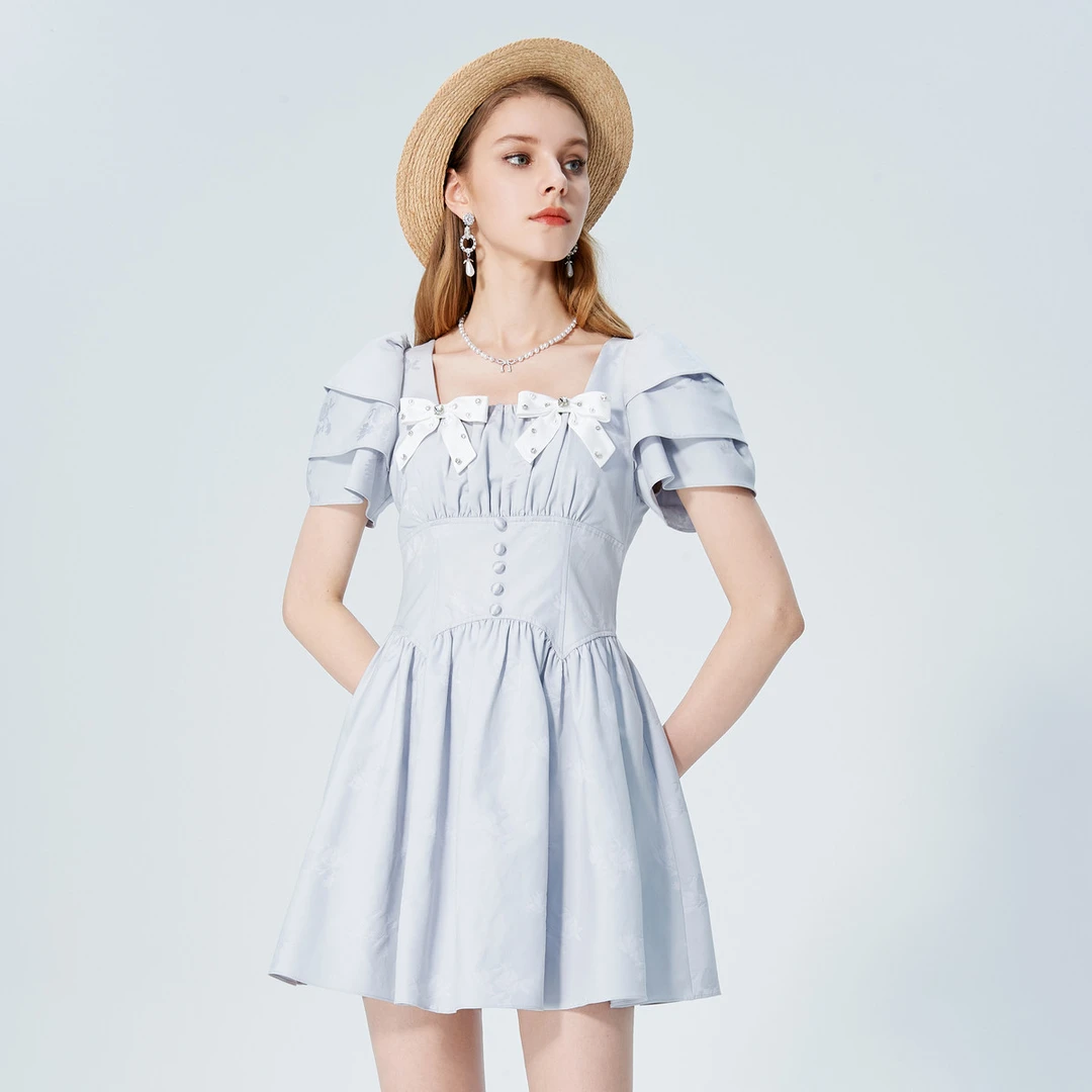 AIVEI蝴蝶结收腰小众蓝色压花方领连衣裙P036S043