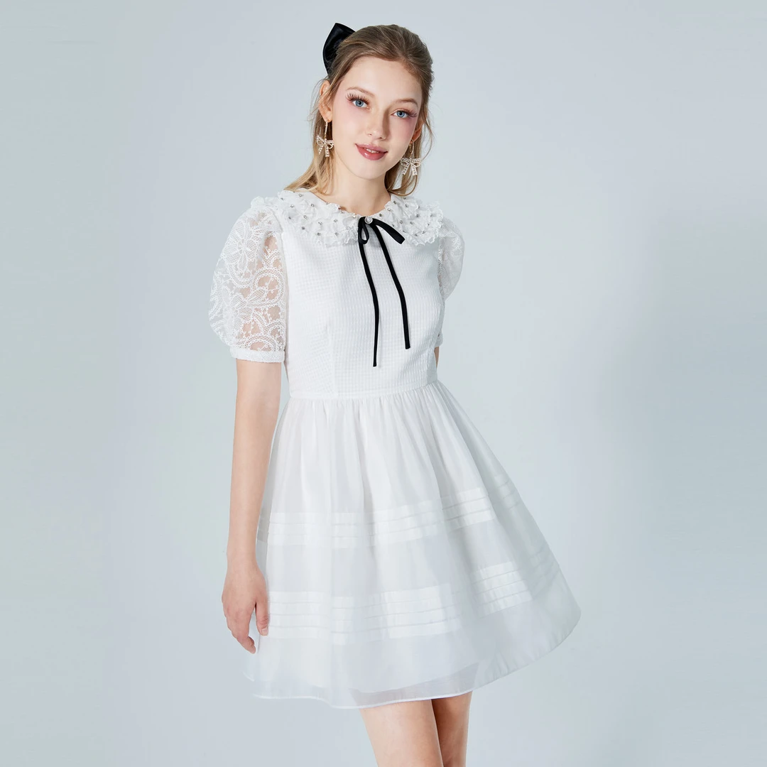 AIVEI蕾丝娃娃领泡泡袖拼接减龄连衣裙P03W0043