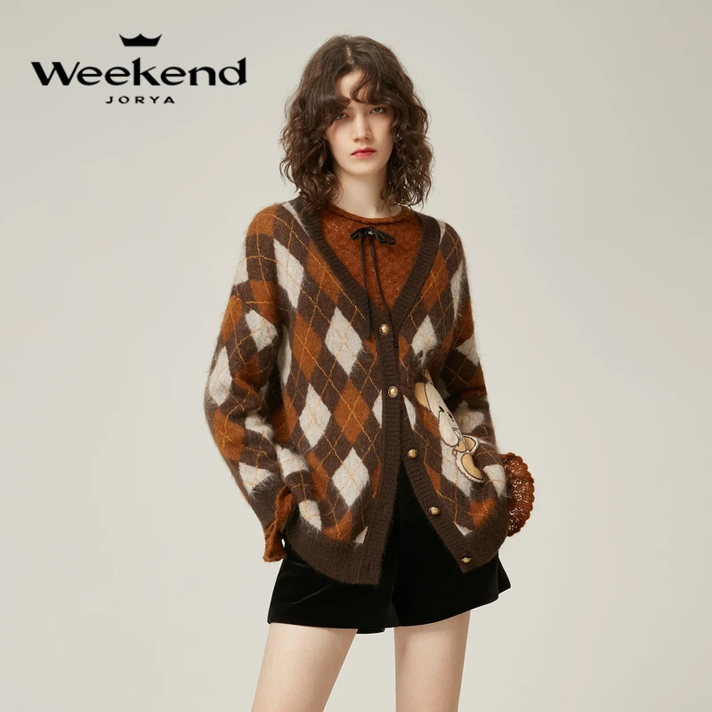 卓雅周末冬新菱格小熊贴布绣针织开衫外套EJWDDU40