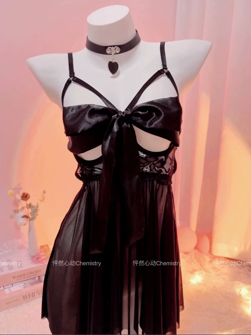 怦然心动：黑色性感纯欲蕾丝诱惑显瘦小仙女睡裙