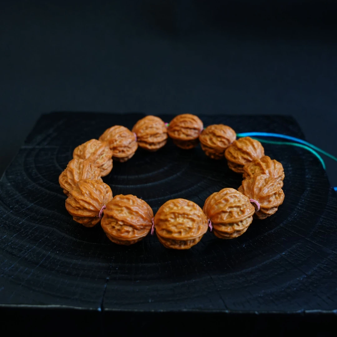 S8192-2 随缘打底款小楸核桃文玩手串