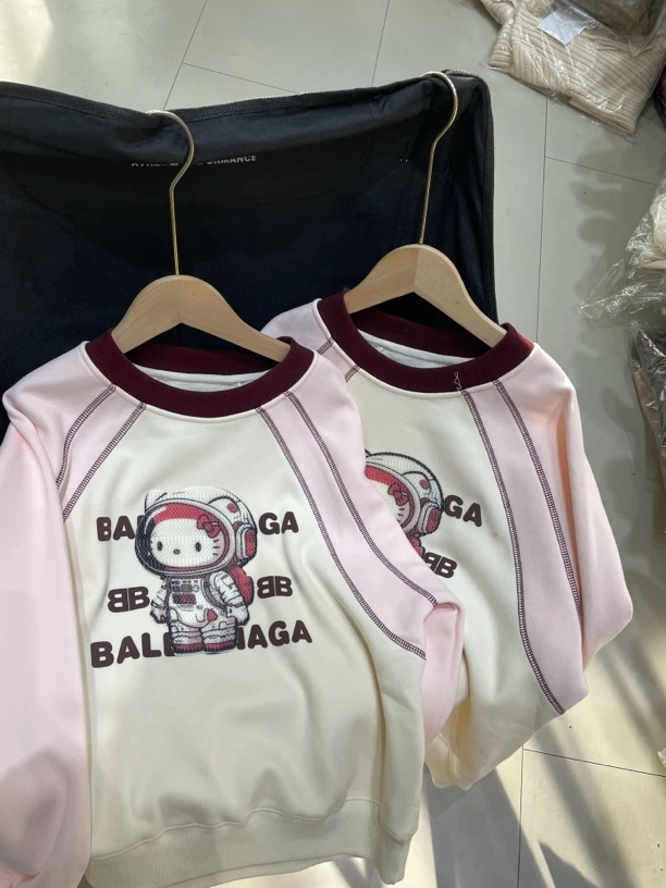 拼色一体绒卫衣HelloKt宽松版