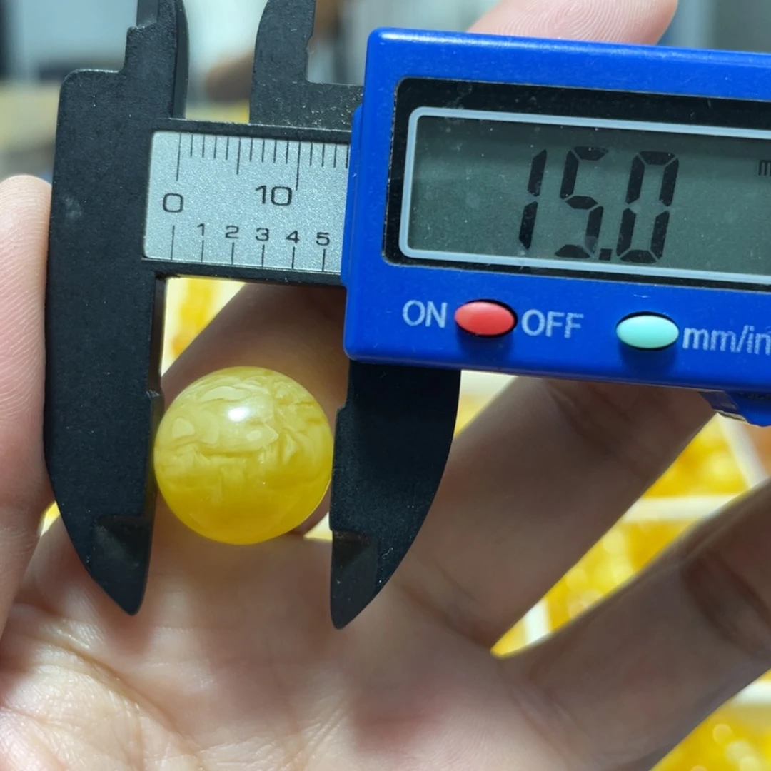 琥珀裸石未镶嵌成品