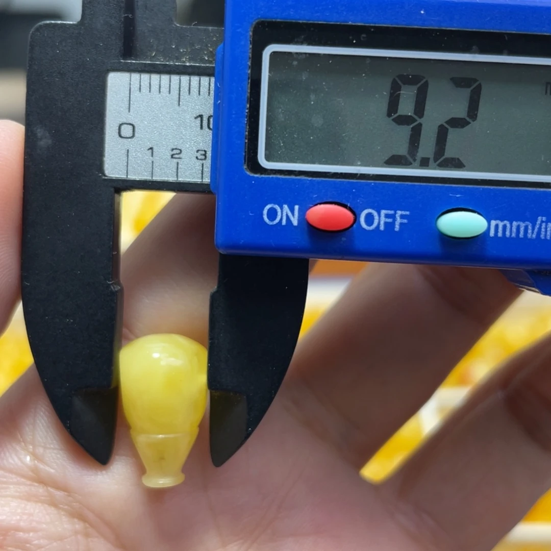 琥珀裸石未镶嵌成品