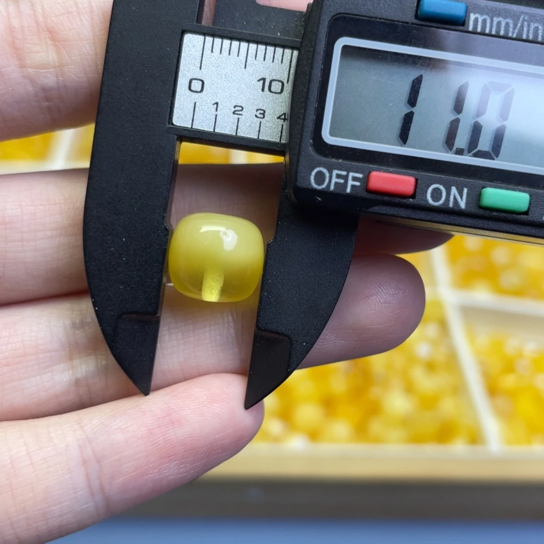 琥珀裸石未镶嵌成品