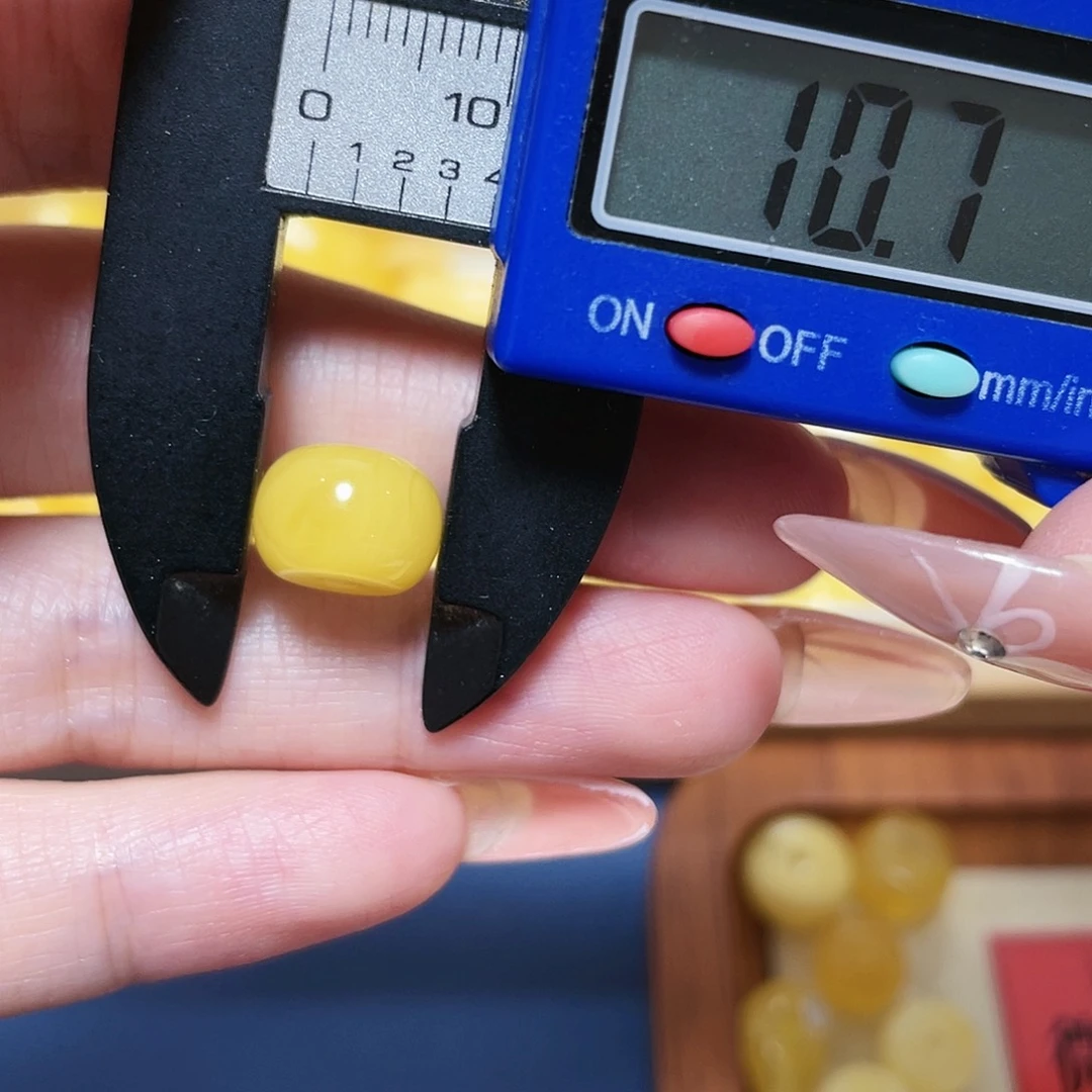 琥珀裸石未镶嵌成品