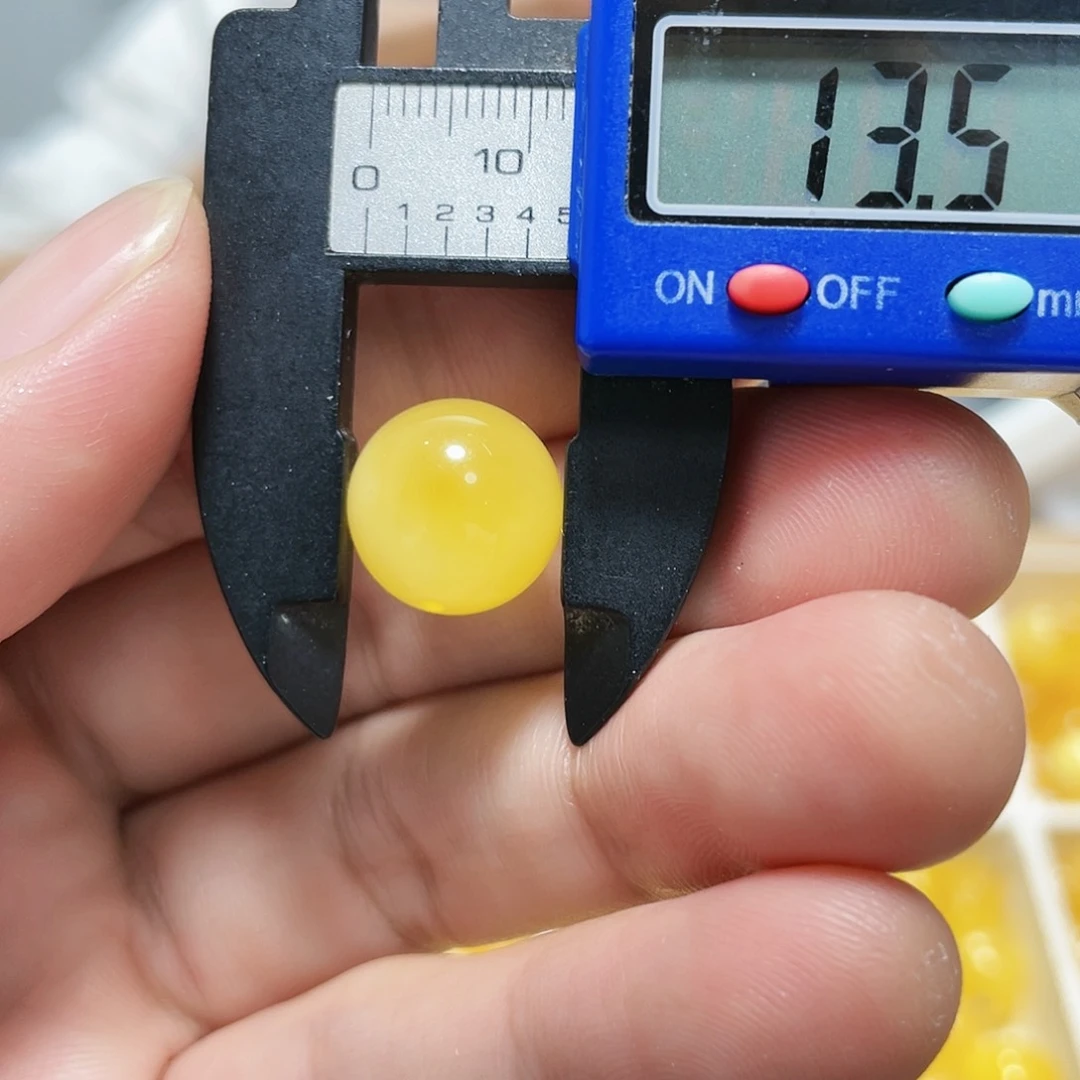 琥珀裸石未镶嵌成品