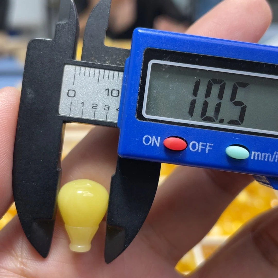 琥珀裸石未镶嵌成品