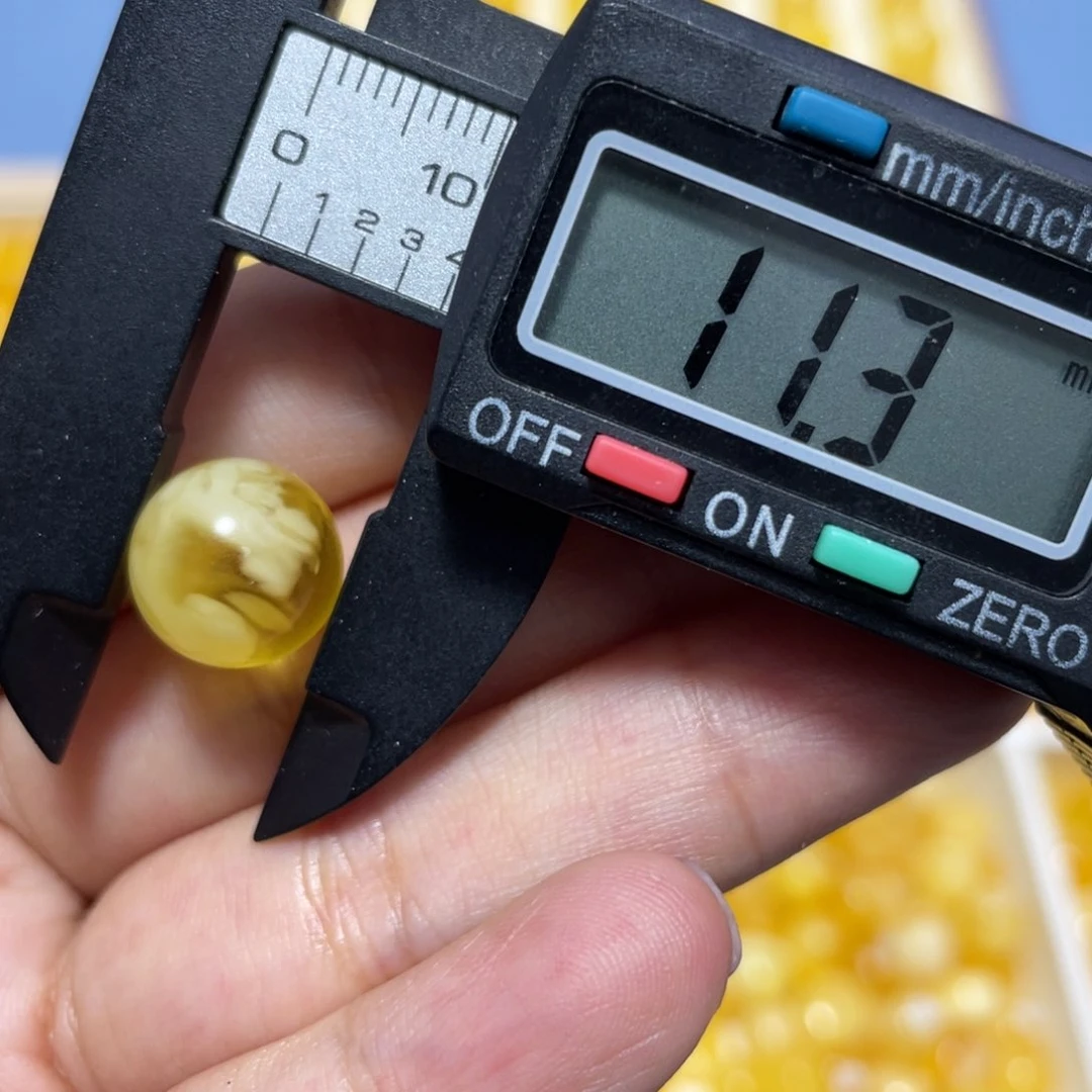 琥珀裸石未镶嵌