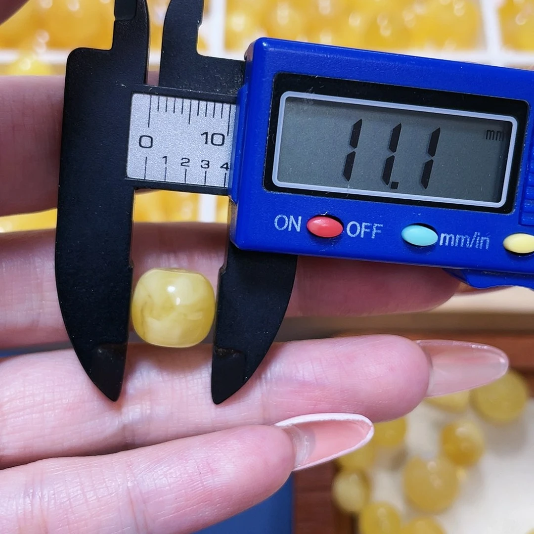 琥珀裸石未镶嵌成品