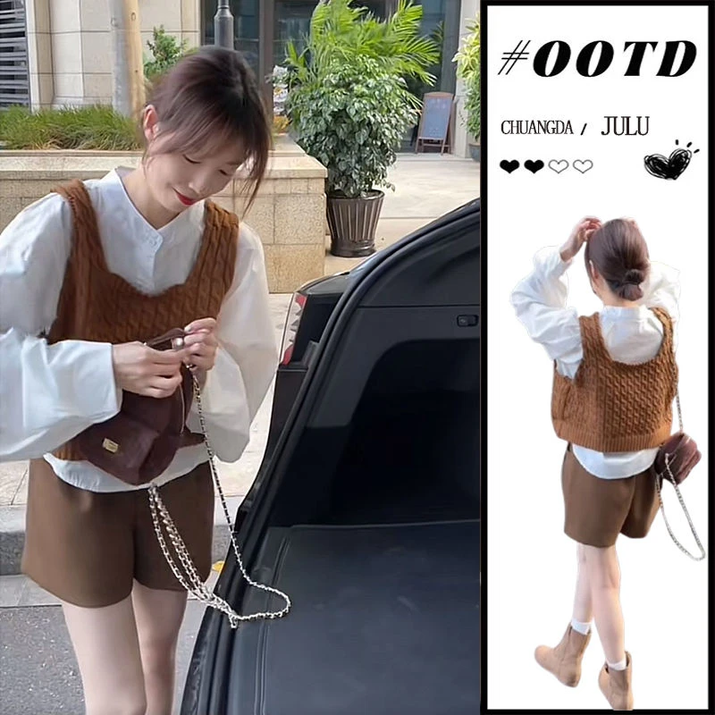 早秋时尚穿搭一整套女2024新款百搭衬衫针织马甲阔腿短裤三件套装