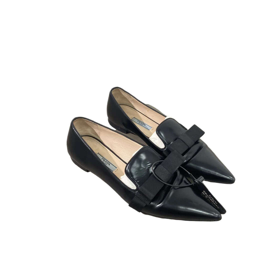 95新 Prada/普拉达 37码  黑色尖头平底鞋  re7673