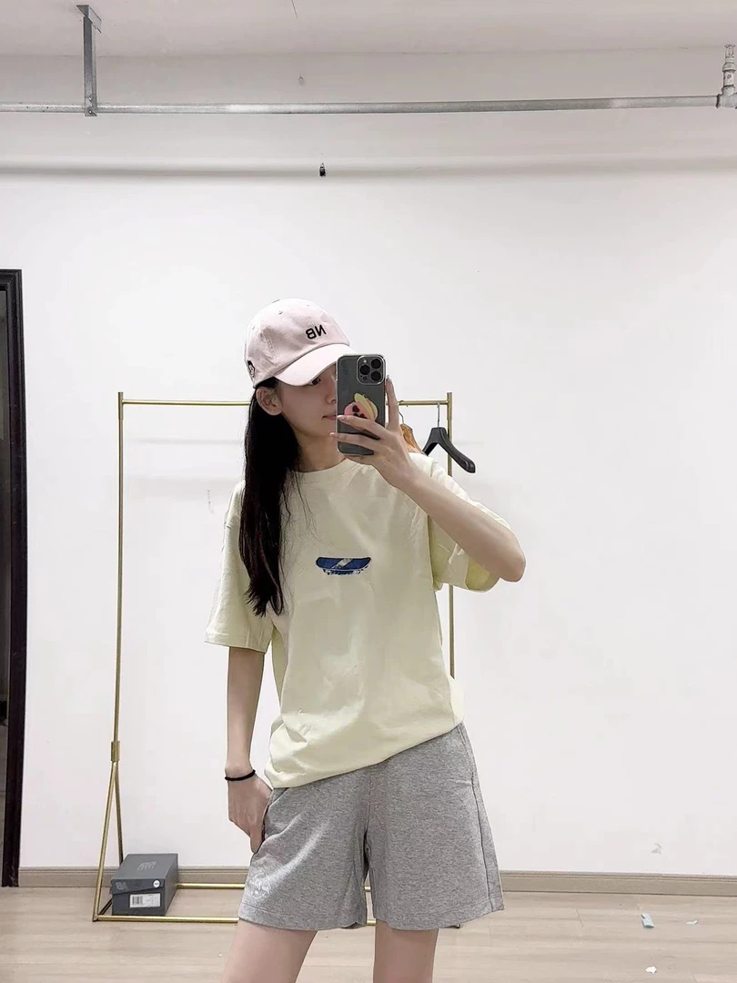 New balance 短袖T恤 瑕疵特卖