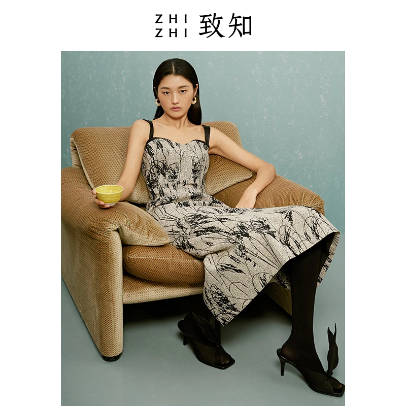 致知四块玉 法式复古肌理感提花格雷系穿搭吊带连衣裙ZZ23SWL8159