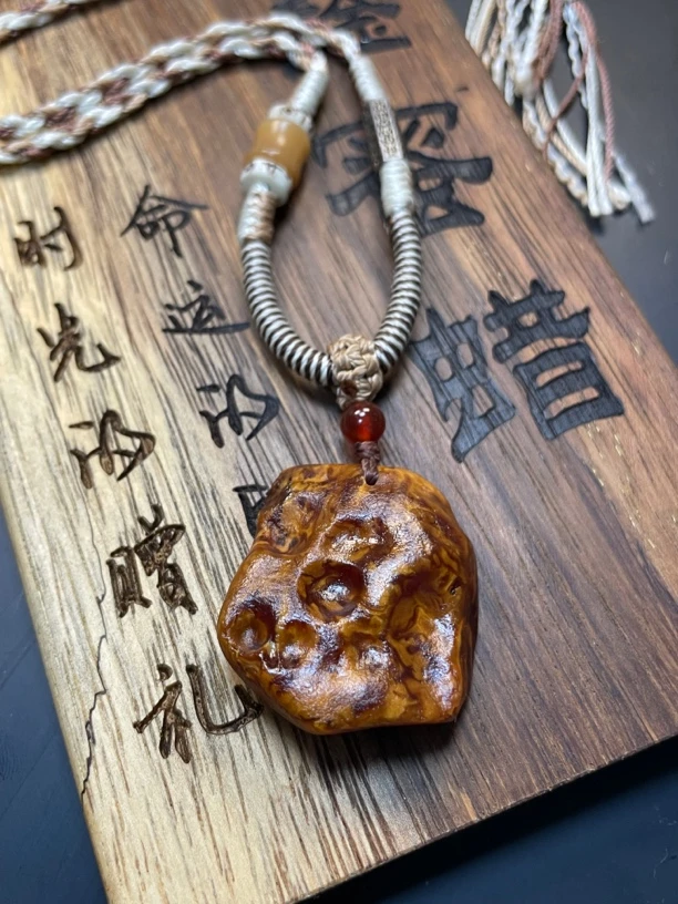 天然红花蜡设计款吊坠