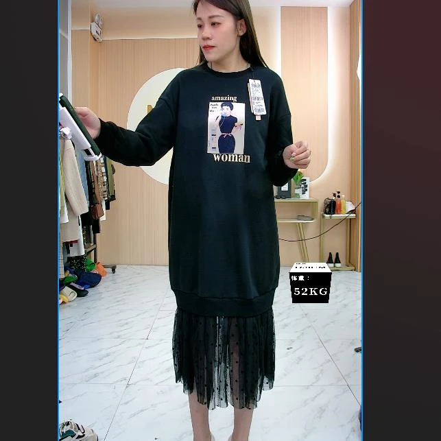 卡通印花宽松长款设计感蕾丝拼接加绒卫衣裙女 09805