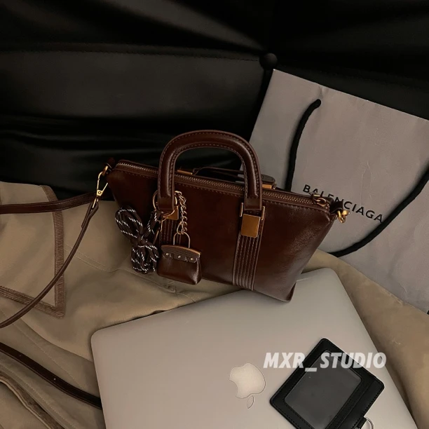 【超模既视感】复古女包小众新款女包手提枕头包通勤单肩斜挎包女