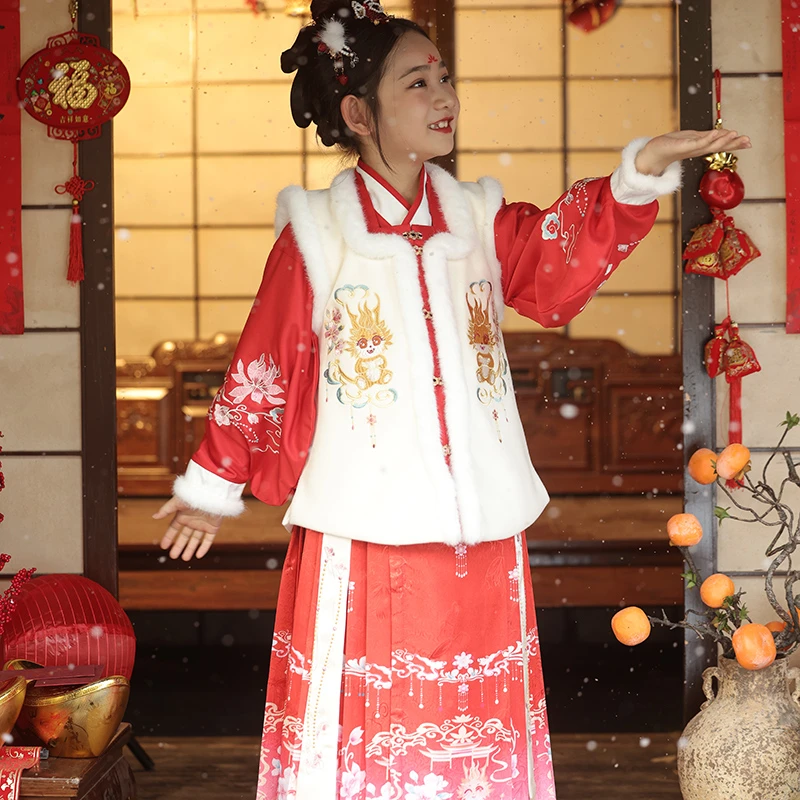 原创中国风汉服新年装刺绣方领比甲龙年女童拜年服马面裙唐装马甲