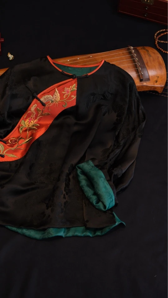 斜襟绣老软缎上衣长66