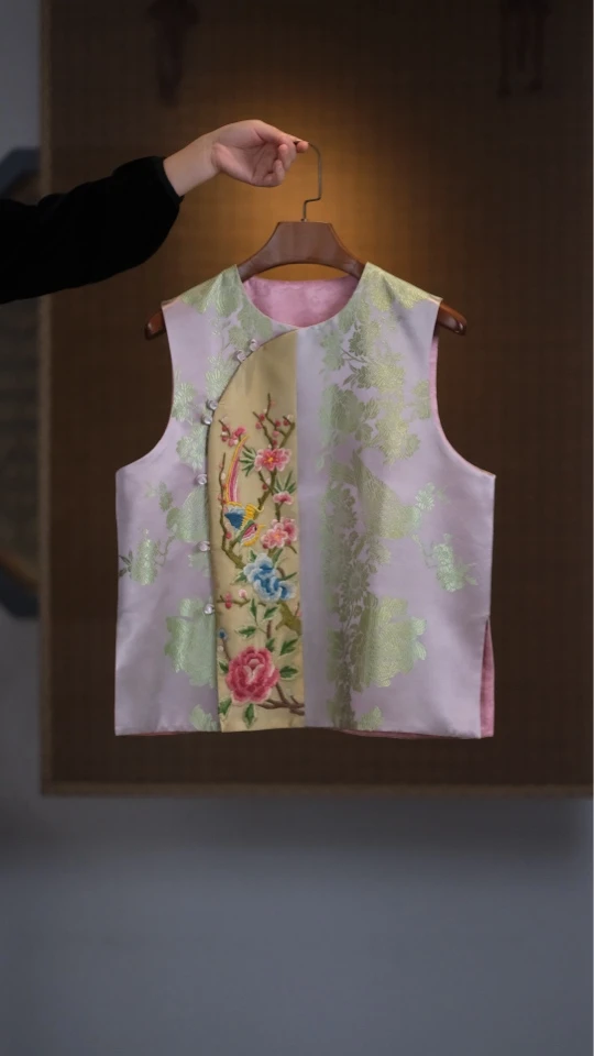 新中式软缎真丝粉色手绣马甲复古