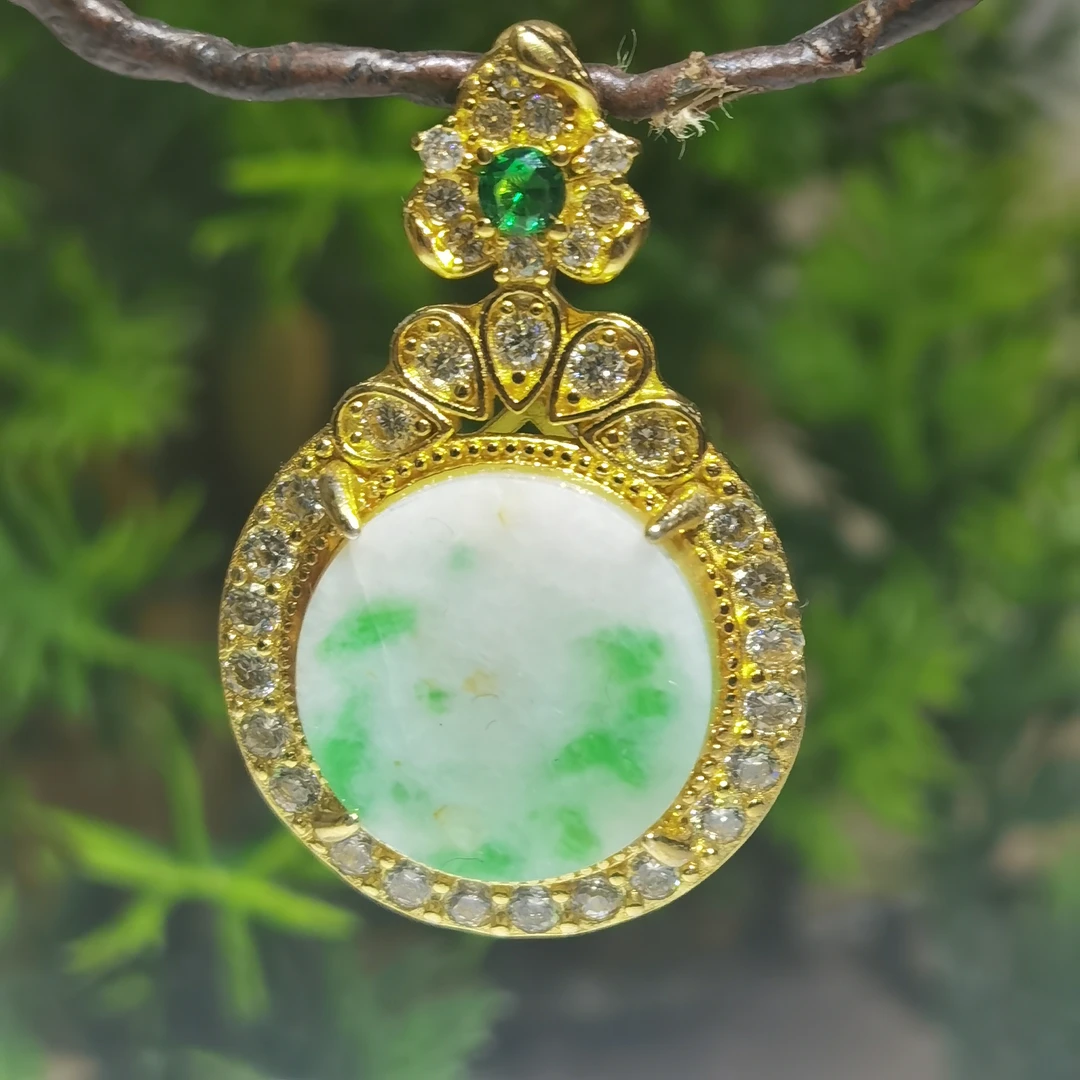 天然缅料A货翡翠圆牌吊坠/一件（微瑕）