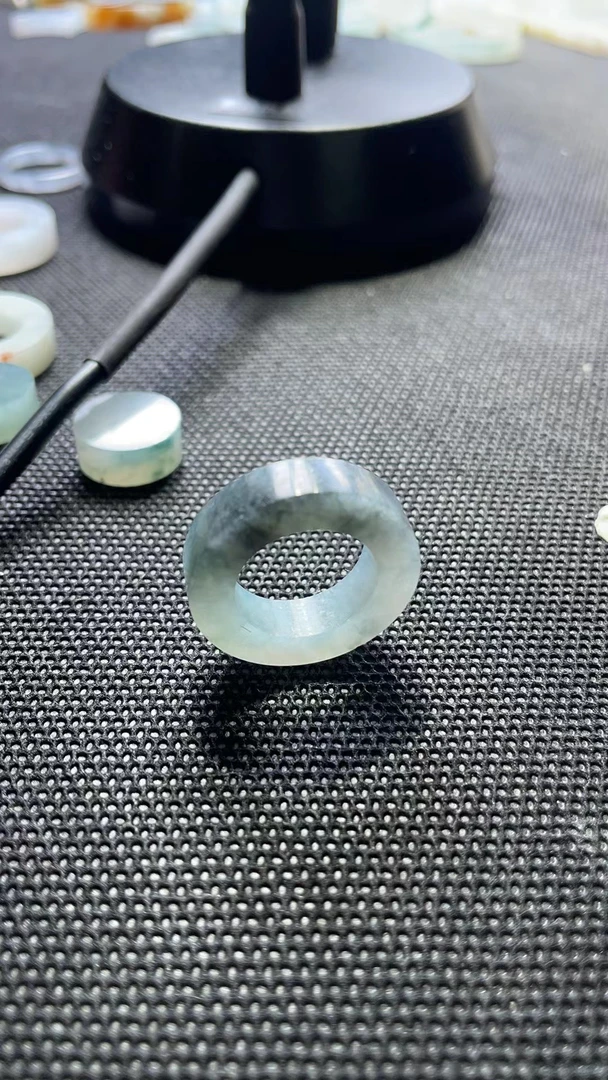 天然缅甸翡翠未抛光
