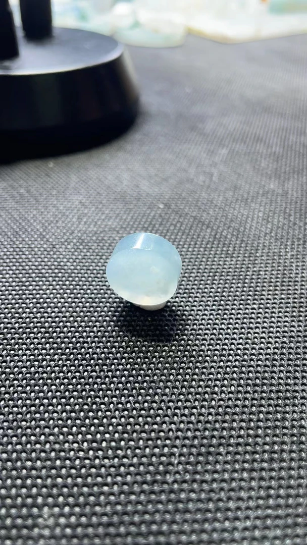 天然缅甸翡翠未抛光